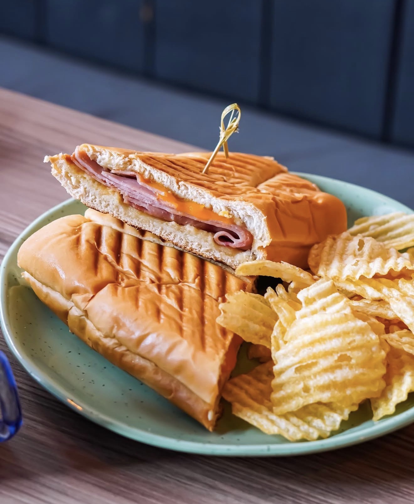 Emparedado de jamón y queso